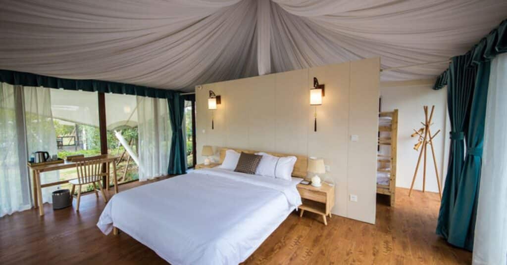 Glamping Safari Tents me krevatia polyteles camping